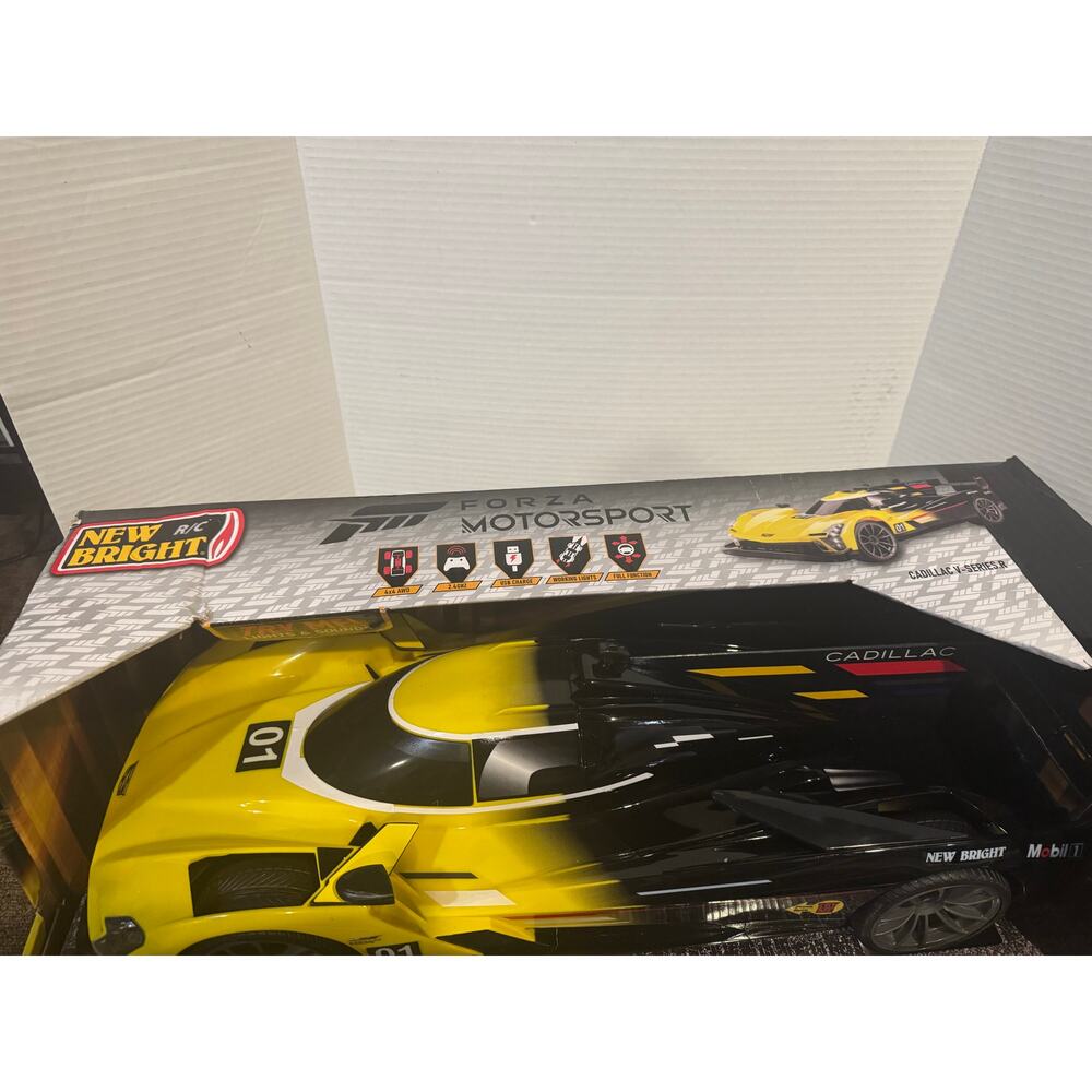 New Bright 1:8 Scale Remote Control 4x4 Forza Motorsport Cover Car - Picture 5 of 8